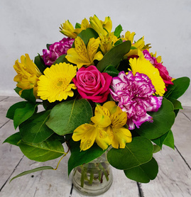 Średni bukiet (żółto-różowy) z 4 rodzajów kwiatów (gerbera, róża, goździk, alstromeria)