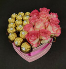 Słodkie serce  - Ferrero Rocher i róże (2)